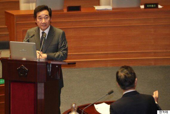 이낙연 국무총리의 대정부질문 답변이 화제를 모으고 있다