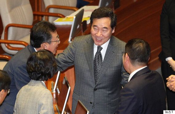 이낙연 국무총리의 대정부질문 답변이 화제를 모으고 있다