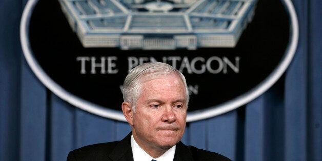 U.S. Secretary of Defense Robert Gates holds a news briefing at the Pentagon in Washington, June 5, 2008. Gates announced he has accepted the resignations of Air Force Chief of Staff Gen. Michael Moseley and Air Force Secretary Michael Wynne.       REUTERS/Kevin Lamarque   (UNITED STATES)