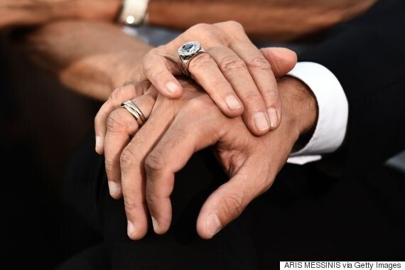 에마뉘엘 마크롱 프랑스 대통령이 아내를 향한 애정을 과시하다