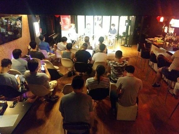 게이바에서 에이즈에 대해 말하기, 그것도 감염인-비감염인 게이의 연애에 대해서