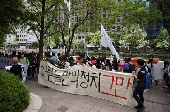 촛불 1주년, 청소년은 언제쯤 동등한 시민이 될까