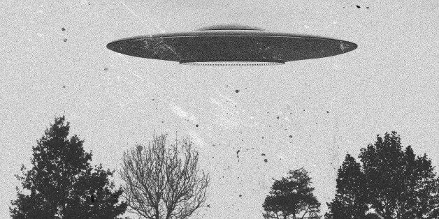 3d rendering of flying saucer ufo vintage style
