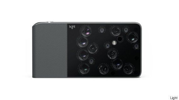 이 DSLR 카메라는 주머니에 넣을 수 있을 정도로 작다