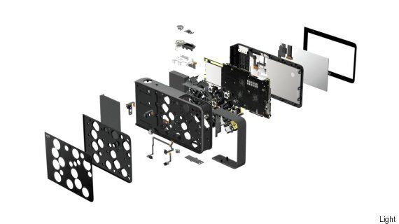 이 DSLR 카메라는 주머니에 넣을 수 있을 정도로 작다