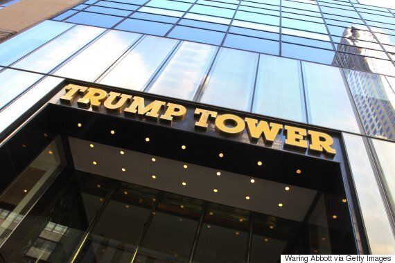 아베가 트럼프의 취향을 완벽히 '저격'하는 선물을 건넸다 (사진)