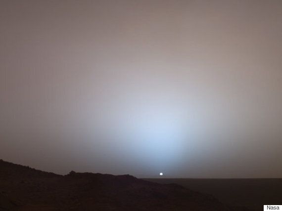 나사의 우주 탐사선이 '파란 일출'을 포착했다