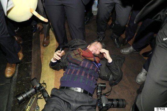 중국 국빈 방문 중 이상한 일들이 계속 터지고 있다