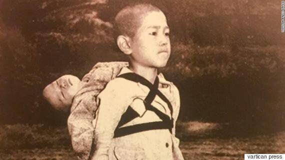 교황, 2018년 연하장에 나가사키 원폭소년 사진 담아