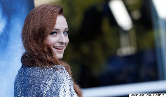 메이지 윌리엄스가 소피 터너의 결혼식 들러리가 된다