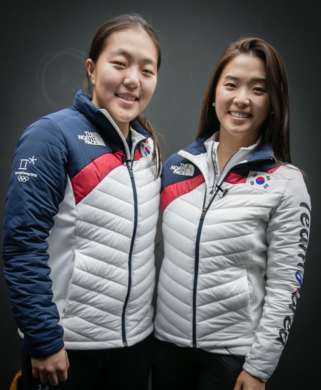 한국 여자아이스하키 국가대표팀 이진규(왼쪽), 박은정 선수.