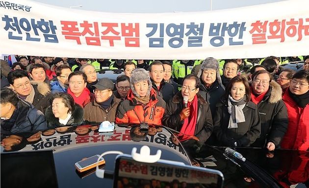 김영철을 '도로교통법 위반'으로 처벌해야 한다는 주장이 나왔다