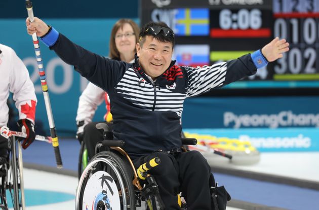 12일 오전 강릉컬링센터에서 열린 2018 평창패럴림픽 휠체어컬링 대한민국과 캐나다의 경기에서 대한민국이 7:5로 승리한 후 정승원이 승리의 기쁨을 만끽하고 있다.