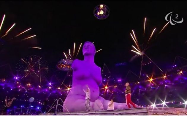 런던패럴림픽 개막식의 한 장면. (패럴림픽 공식 유튜브 채널 갈무리)