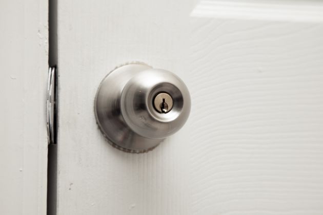 27세 남자가 불법촬영으로 여성 집 비번 알아낸 뒤 저지른 일