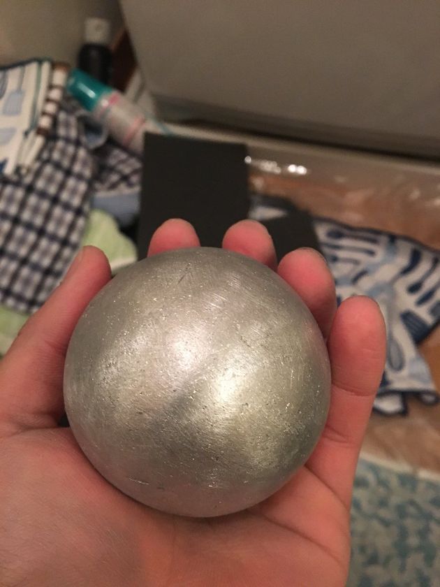 일본에서는 알루미늄 호일로 쇠구슬을 만드는 게 유행이다(영상)