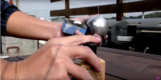 일본에서는 알루미늄 호일로 쇠구슬을 만드는 게 유행이다(영상)