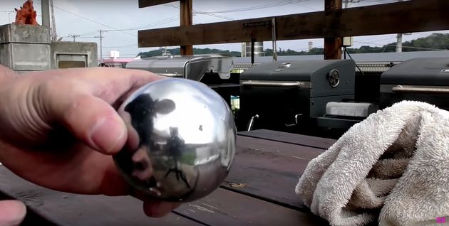 일본에서는 알루미늄 호일로 쇠구슬을 만드는 게 유행이다(영상)