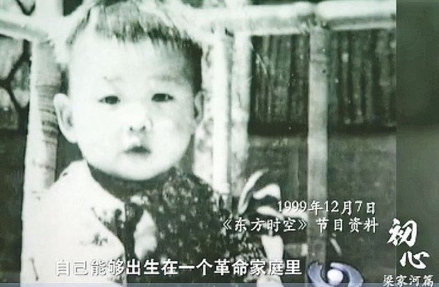 지난해 3월 중국 관영 <중국중앙텔레비전>(CCTV)이 방영한 짧은 다큐멘터리 연작 ‘초심’에서 시진핑 중국 국가주석의 어릴 적 모습을 다룬 과거 이 방송사 프로그램 장면이 다시 나왔다
