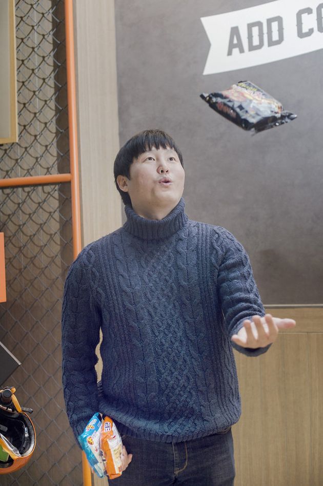 개그맨 김대범은 인스타그램에서 ‘괴식 라면 전도사’로 통한다. 사진 강현욱(스튜디오 어댑터)