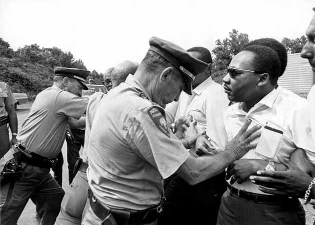멤피스 행진에서 포착된 마틴 루터 킹 목사. (1966)