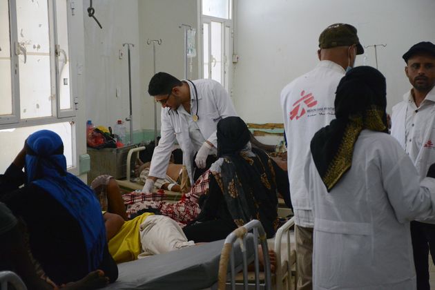 지난 6월, 예멘 콜레라 확산으로 긴급 대응에 나선 국경없는의사회 팀. 아덴의 콜레라 치료 센터에서 환자들을 돌보고 있는 모습