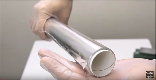 알루미늄 호일로 쇠구슬에 이어 쇠칼을 만들었다(영상)