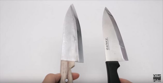 알루미늄 호일로 쇠구슬에 이어 쇠칼을 만들었다(영상)