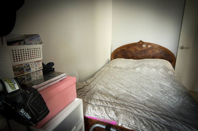 유족이 이사한 새집에 마련된 고 김정은씨의 방. 침대 위 이불이 반듯하게 정리돼 있다. 