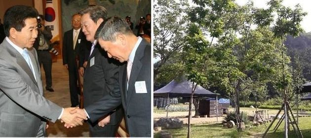 (왼쪽) 2006년 5월 청와대에서 열린 대중소기업 상생협력 보고회의에서 악수를 나누는 고 노무현 전 대통령과 고 구본무 LG회장. (오른쪽) 구본무 LG그룹 회장이 봉하마을에 보낸 약밤나무. 