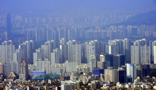 한국은 아파트 위주 주거 형태여서 가정용 충전기를 설치하기가 쉽지 않다. 