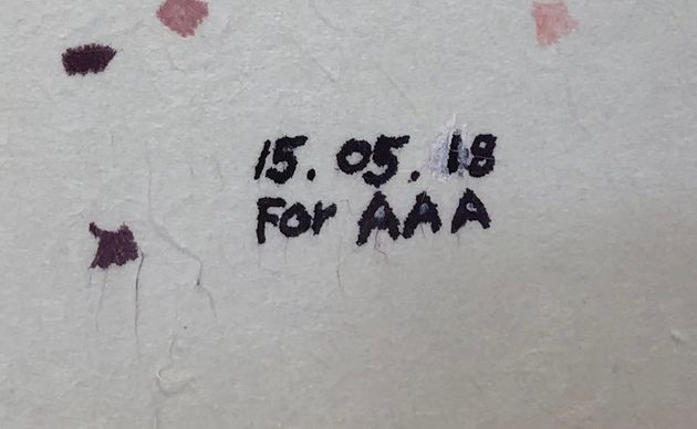 이 할이버지의 모든 그림에는 ‘For AAA’라는 서명이 새겨져 있다. ‘AAA’는 손주들 이름의 앞 글자(알뚤, 알란, 아스트로)를 뜻한다. 