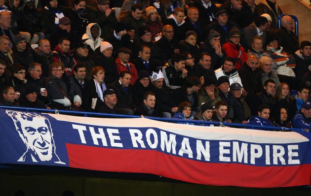 첼시 팬들이 내건 배너. 로만 아브라모비치의 이름을 딴 것이다.