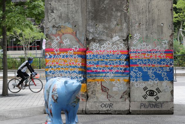 정씨가 베를린장벽 서독 면에 남긴 그래피티