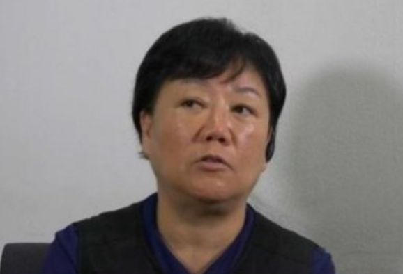 가수 장윤정의 모친 육모씨가 구속됐다