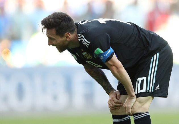 아르헨티나의 리오넬 메시가 16일(현지시각) 러시아 모스크바의 스파르타크 스타디움에서 열린 아이슬란드와의 2018 러시아 월드컵 D조 조별예선 1차전에서 페널티킥 실축 후 아쉬워하고 있다. 
