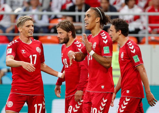 덴마크 월드컵 대표팀 선수들이 16일(현지시각) 러시아에서 열린 페루와의 2018 러시아 월드컵 C조 조별예선 1차전에서 첫 골을 넣은 후 기뻐하고 있다. 