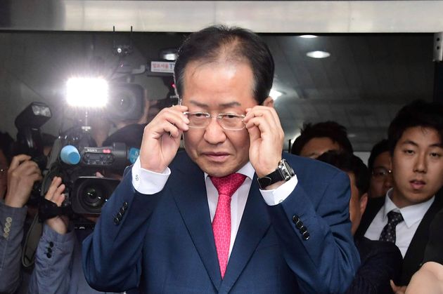 6월14일 사퇴 의사를 밝히고 당사를 떠나는 홍준표 자유한국당 대표.