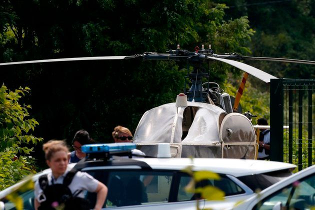 파리 북부에 버려진 범인들이 납치한 헬리콥터 