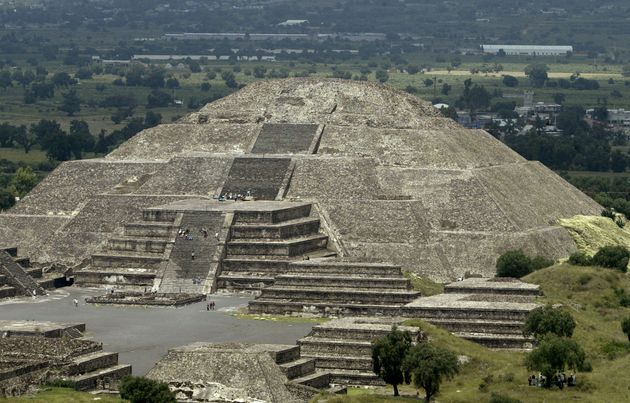 지난해 지진으로 파괴된 멕시코 테오판솔코 피라미드 보수 공사를 하던 전문가들이 이 피라미드 안에 묻혀 있던 작은 신전을 발견했다. 사진은 멕시코 테오티우아칸에 있는 '달의 신전' 피라미드.