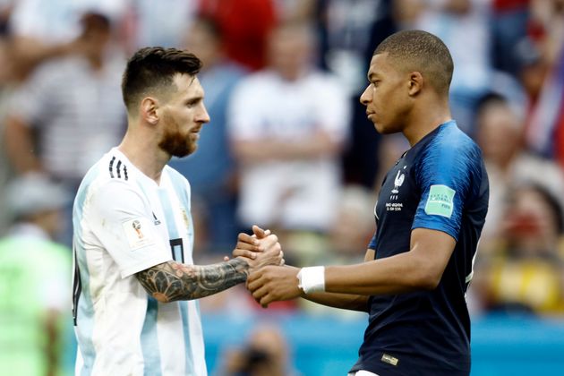 2018 러시아 월드컵 16강전에서 마주친 리오넬 메시(아르헨티나)와 킬리안 음바페(프랑스). 6월30일.
