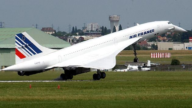 영국과 프랑스의 합작으로 개발됐던 초음속 여객기 '콩코드'. 사진은 에어프랑스 소속 콩코드가 르 부르제 공항에서 열린 파리 에어쇼 첫 날 '마지막 착륙'을 하는 모습. 2003년 6월14일. 