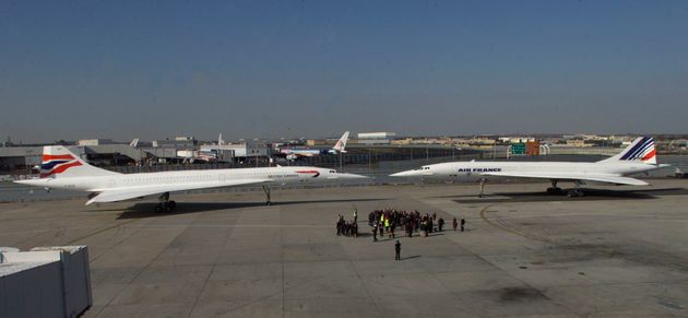 2001년 11월7일, 영국항공과 에어프랑스의 콩코드가 미국 뉴욕 JFK 국제공항에서 운항 재개 기념 행사를 갖는 모습. 콩코드는 2000년 발생한 에어프랑스 4590편 콩코드 추락사고 이후 운항을 전면 중단했었다.