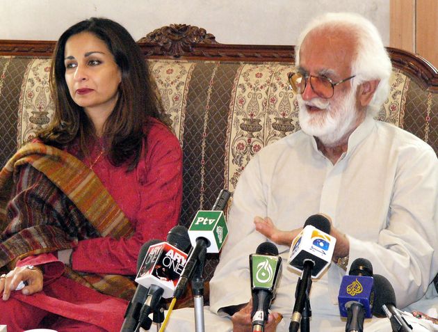 발루치스탄 지도자 아크바르 칸 북티(오른쪽)는 이후 '사고'로 규정된 사건으로 정부군에 의해 목숨을 잃기 전까지 파키스탄 주류 정계에서 활동했다.