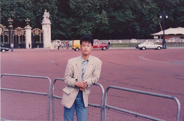 1998년 유럽 배낭여행 당시 영국 버킹엄 궁전 앞에서.