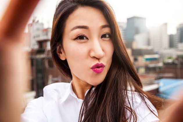 셀카와 거울 속 모습이 아주 달라보이는 이유