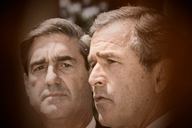 조지 W. 부시 대통령(오른쪽)이 로버트 뮬러 FBI 국장 임명을 발표하는 모습. 2001년 7월5일.