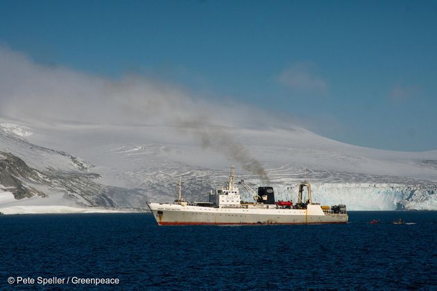 지난 3월 남극 해역에서 크릴 어업 중인 어선