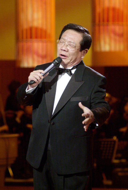 '하숙생' 부른 원로가수 최희준이 24일 별세했다