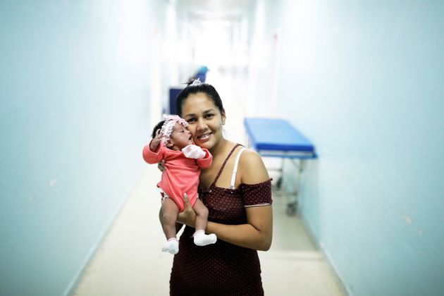 브라질 병원에서 아이를 낳은 여성.